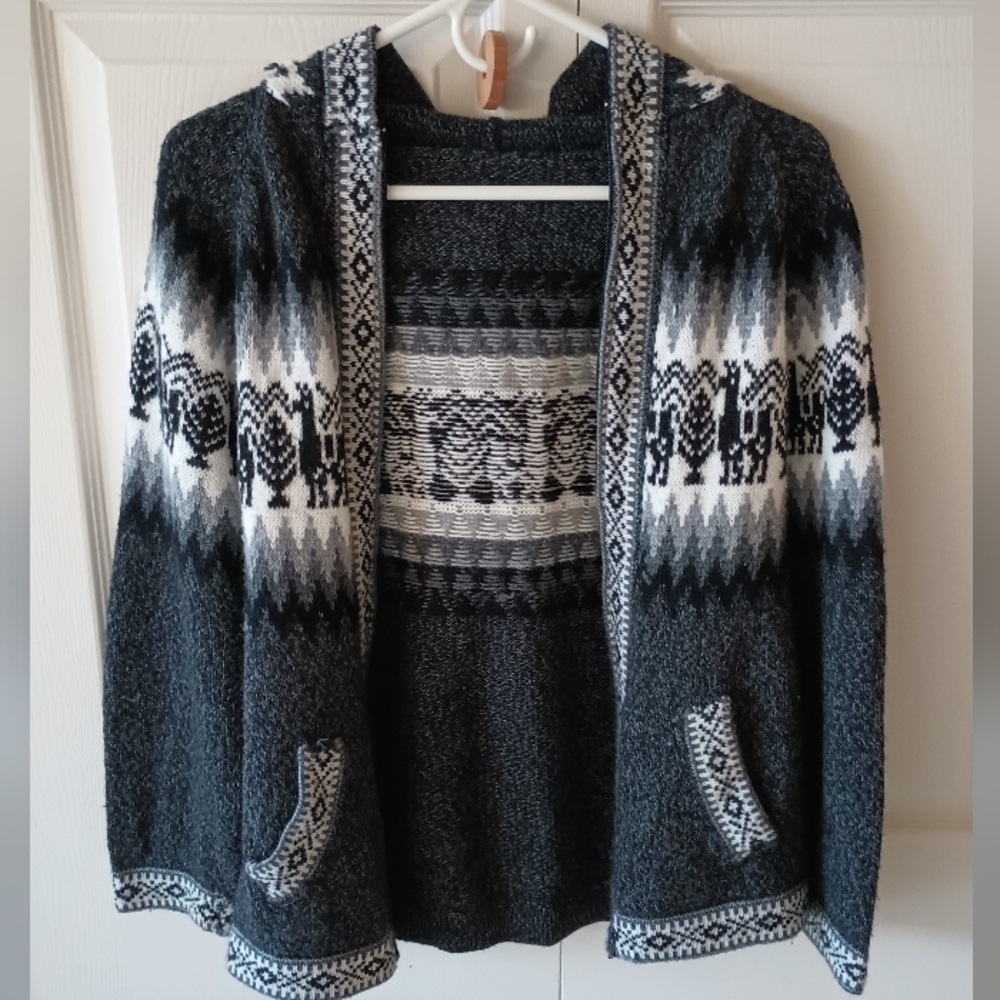 Black and White Patterned Women's Sweater